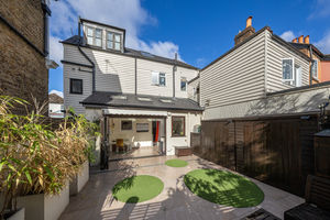 Garden to Rear Elevation- click for photo gallery